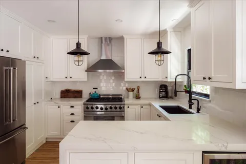 $1,549,000 | 8421 Kirkwood Drive, Los Angeles, CA 90046