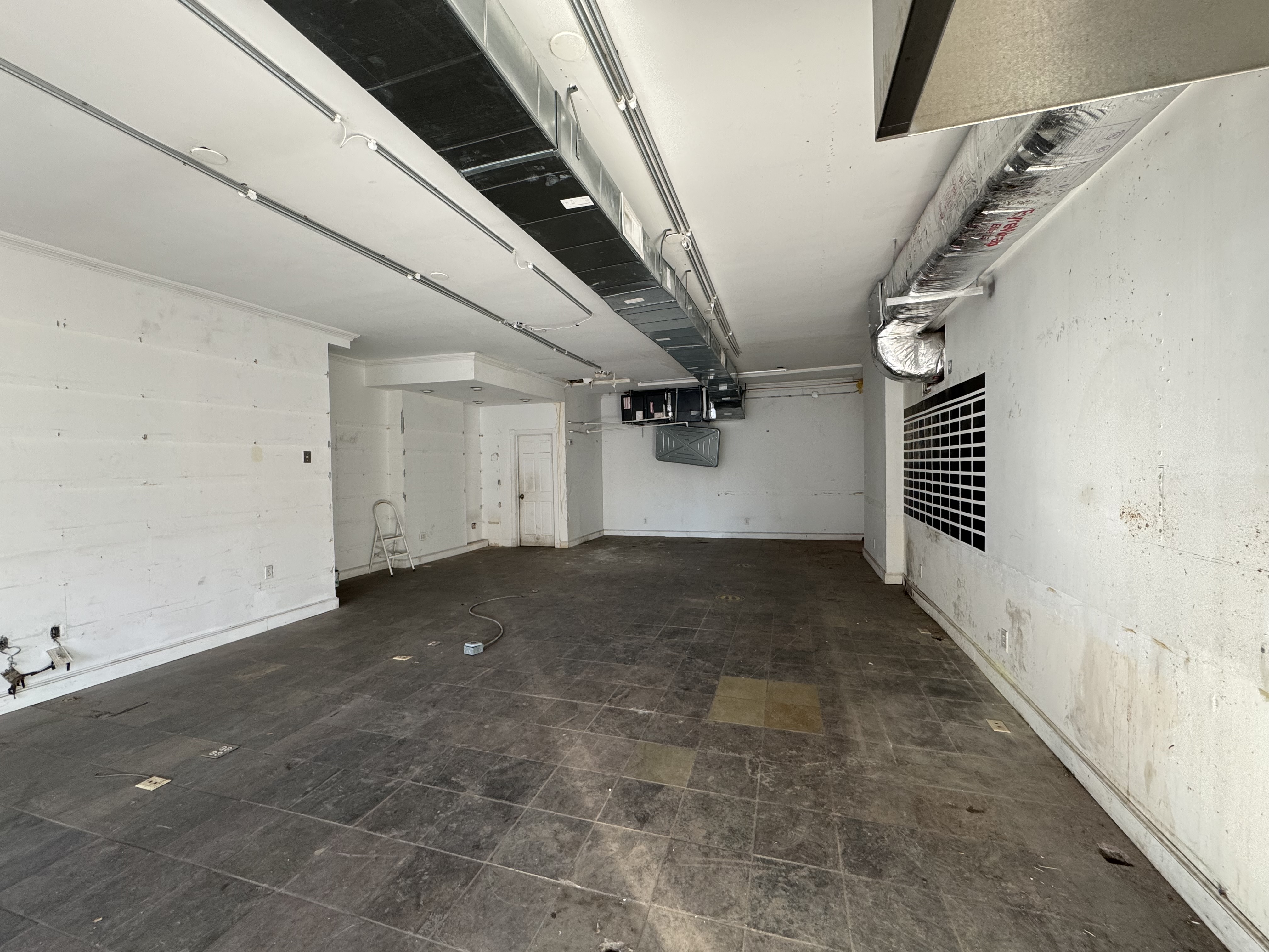 462 3rd Avenue, Unit STOREFRONT Brooklyn, NY 11215 - Photo 4 of 11 a view of small space