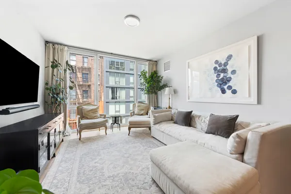 $7,350 | 540 West 49th Street, Unit 401S | Hell's Kitchen