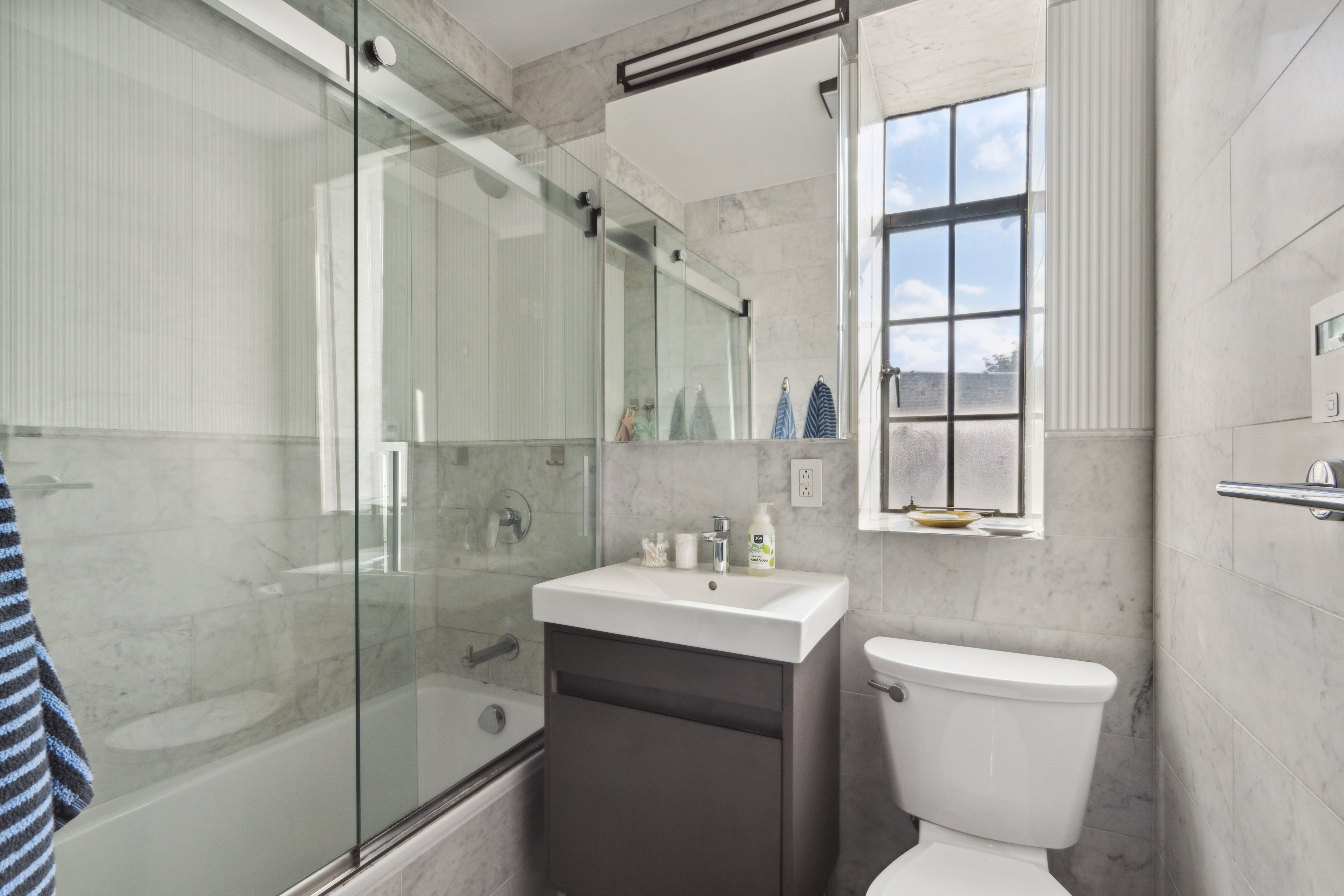 25 Monroe Place, Unit 6D Brooklyn, NY 11201 - Photo 3 of 4 a bathroom with a toilet sink and shower