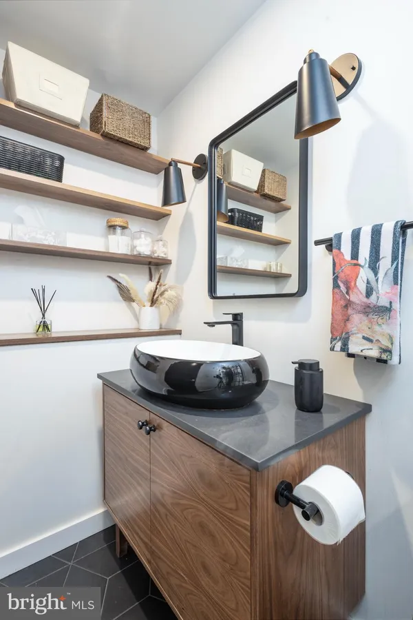 $1,795,000 | 283 Locust Street, Philadelphia, PA 19106