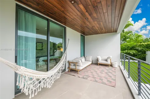 $6,685,000 | 445 Ridgewood Road, Key Biscayne, FL 33149