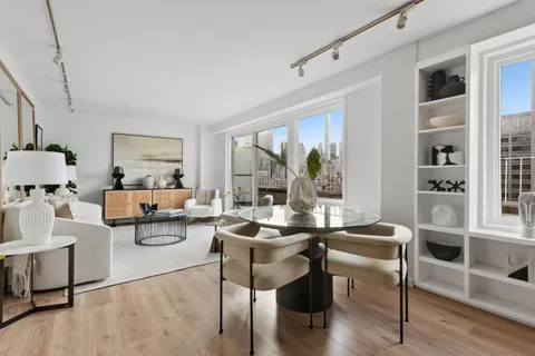 $950,000 | 1160 3rd Avenue, Unit PHB | Lenox Hill