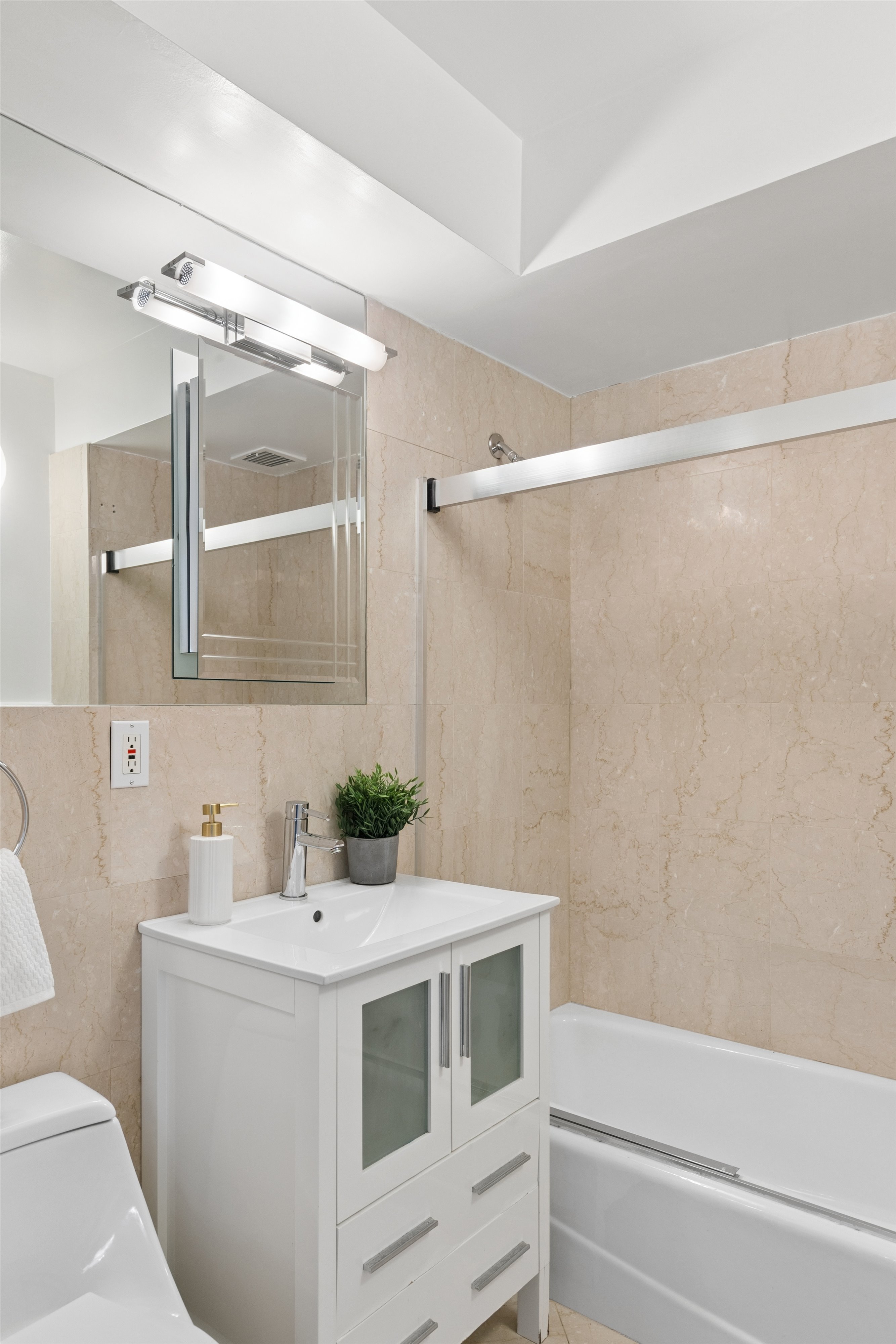 205 East 76th Street, Unit 3 Manhattan, NY 10021 - Photo 13 of 15 Gallery Image 13