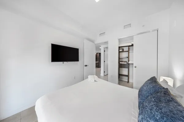 $400,000 | 227 Northeast 2nd Street, Unit 1909, Miami, FL 33132