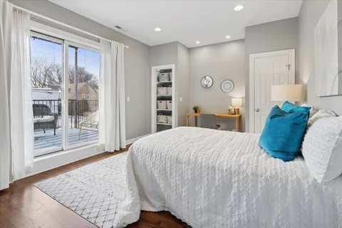 $570,000 | 3806 North Damen Avenue, Unit 2, Chicago, IL 60618