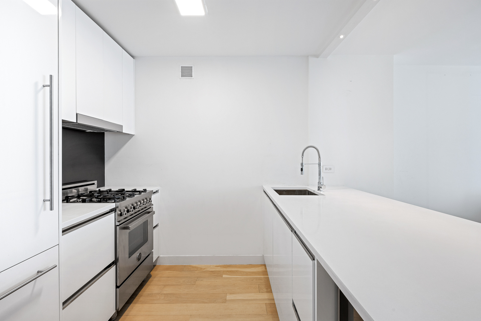 301 West 53rd Street, Unit 16J Manhattan, NY 10019 - Photo 2 of 6