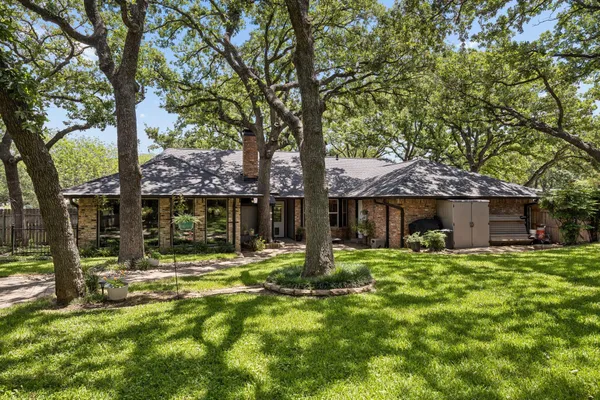 $419,900 | 2814 Greenbrook Drive, Arlington, TX 76016
