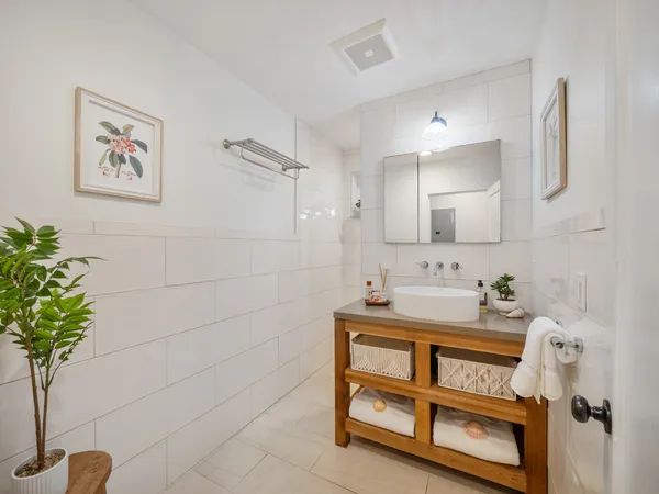 $3,395,000 | 244 Awakea Road, Kailua, HI 96734