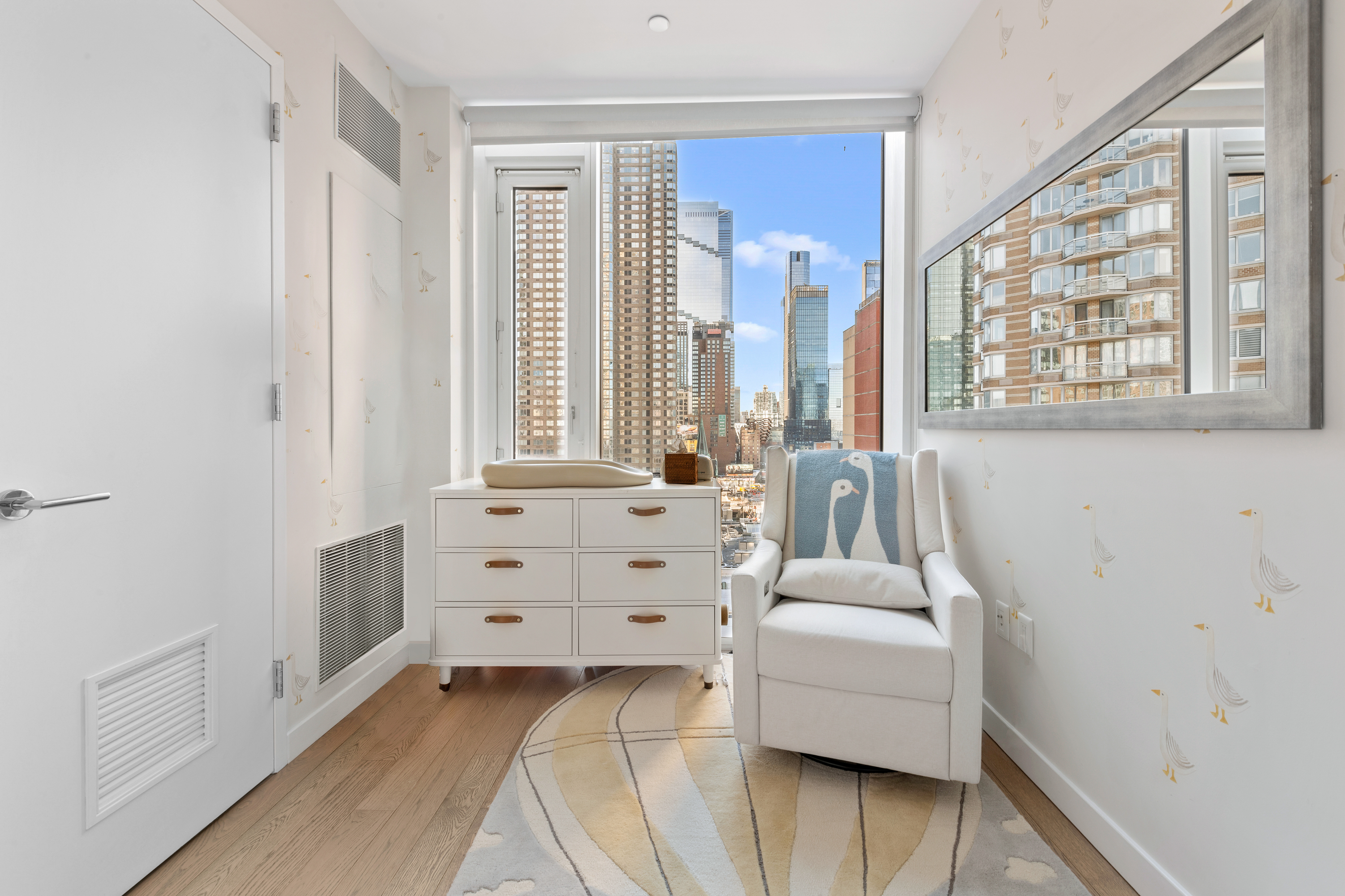 505-513 West 43rd Street, Unit PHG Manhattan, NY 10036 - Photo 10 of 20 a bathroom with a bathtub sink and mirror