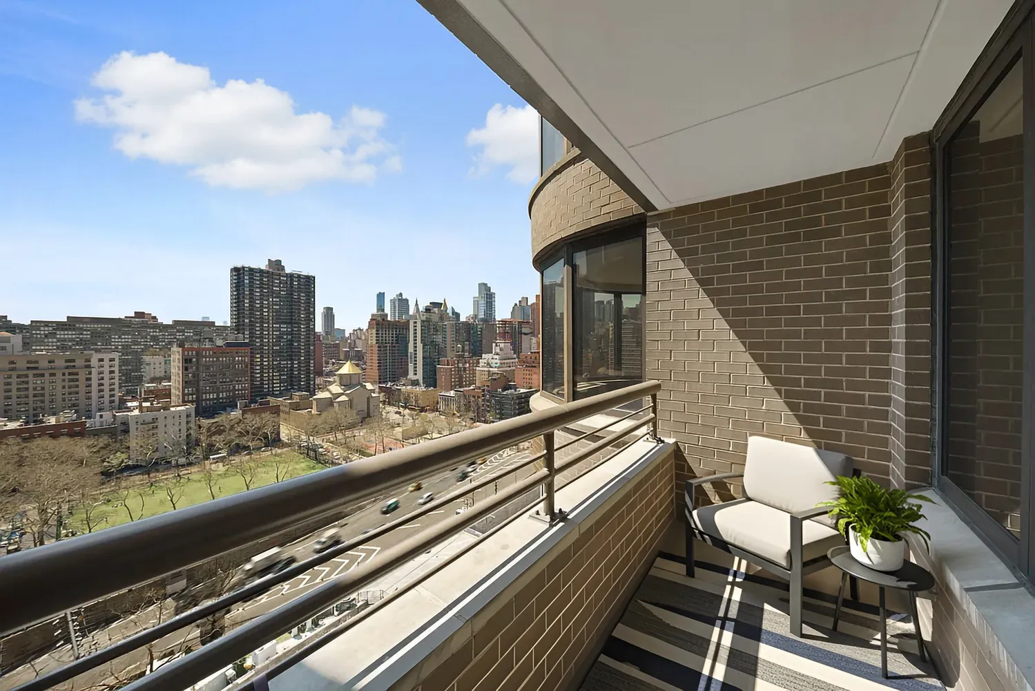 $5,750 | 330 East 38th Street, Unit 19Q | Murray Hill