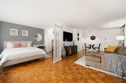 $599,000 | 201 East 21st Street, Unit 5G | Gramercy