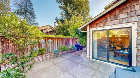 $695,000 | 1678 Creekview Court, Petaluma, CA 94954
