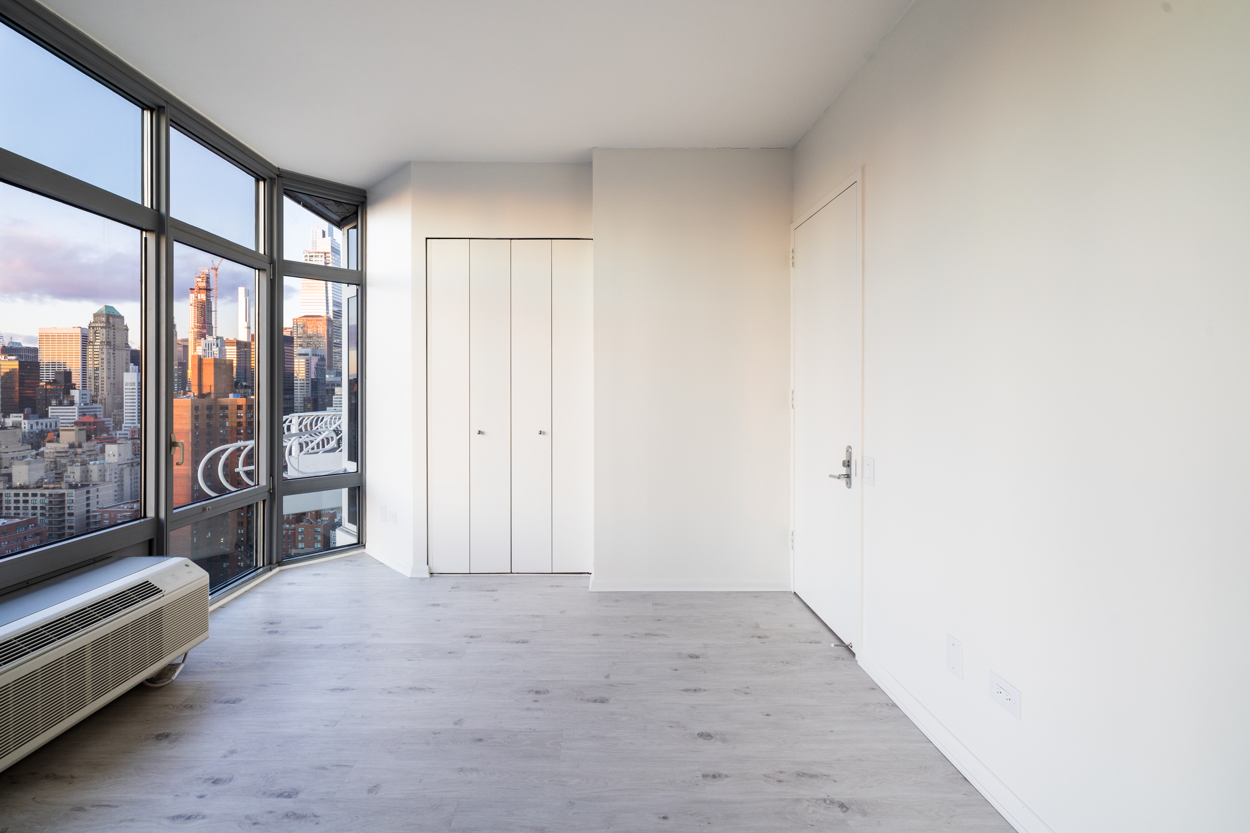 200 East 32nd Street, Unit 35C Manhattan, NY 10016 - Photo 7 of 26 a view of an empty room and window