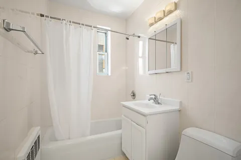 $615,000 | 170 West 23rd Street, Unit 5R | Chelsea