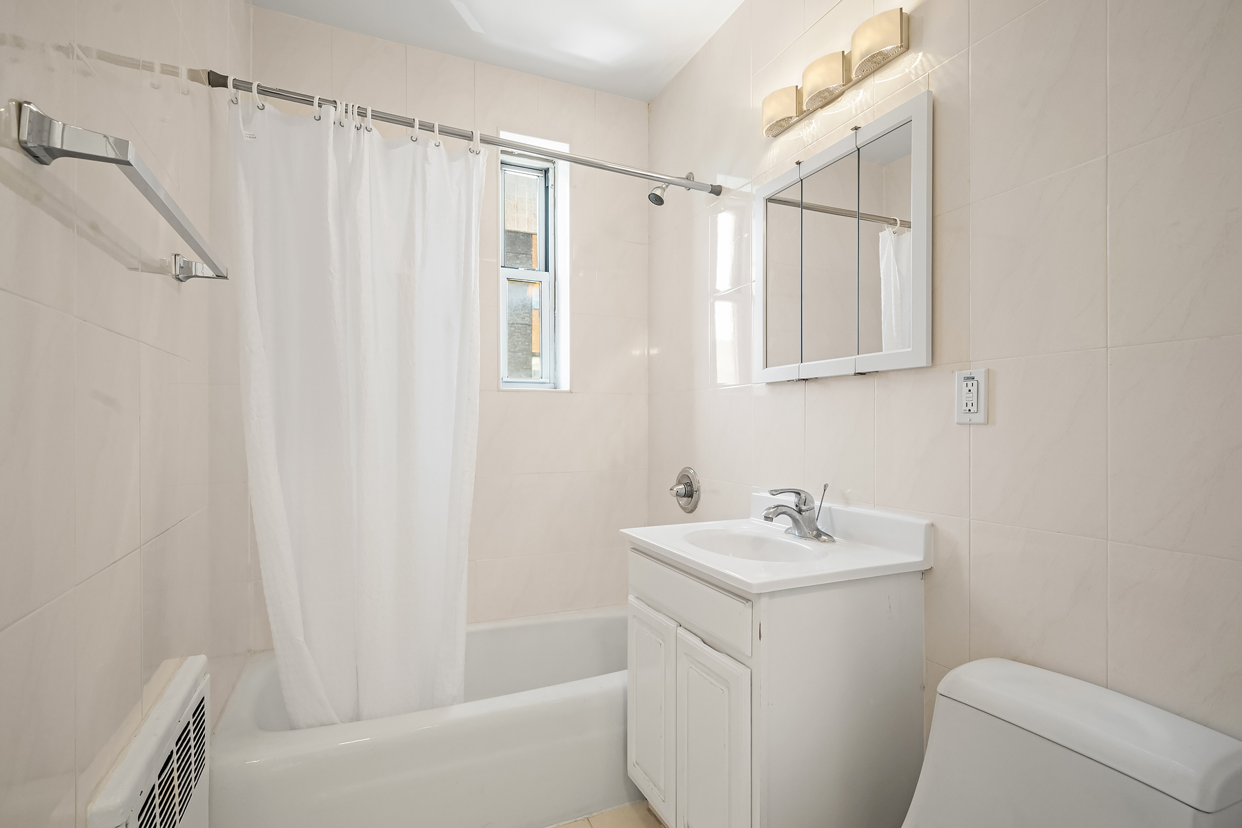 170 West 23rd Street, Unit 5R Manhattan, NY 10011 - Photo 9 of 10