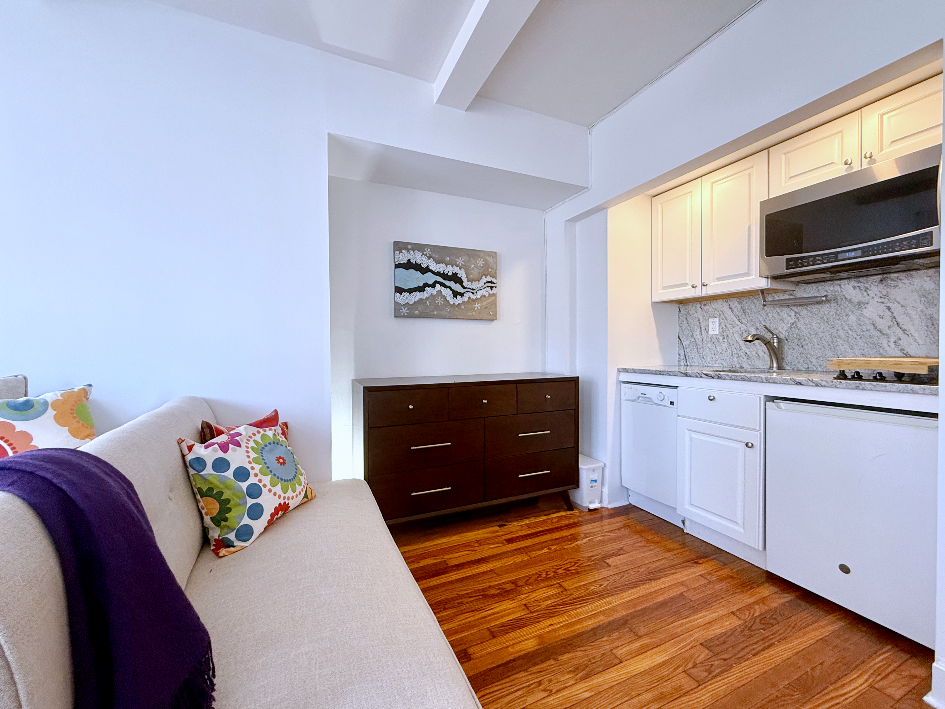 25 Tudor City Place, Unit 1502 Manhattan, NY 10017 - Photo 4 of 11