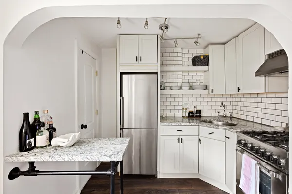 $575,000 | 118 Perry Street, Unit J45 | West Village