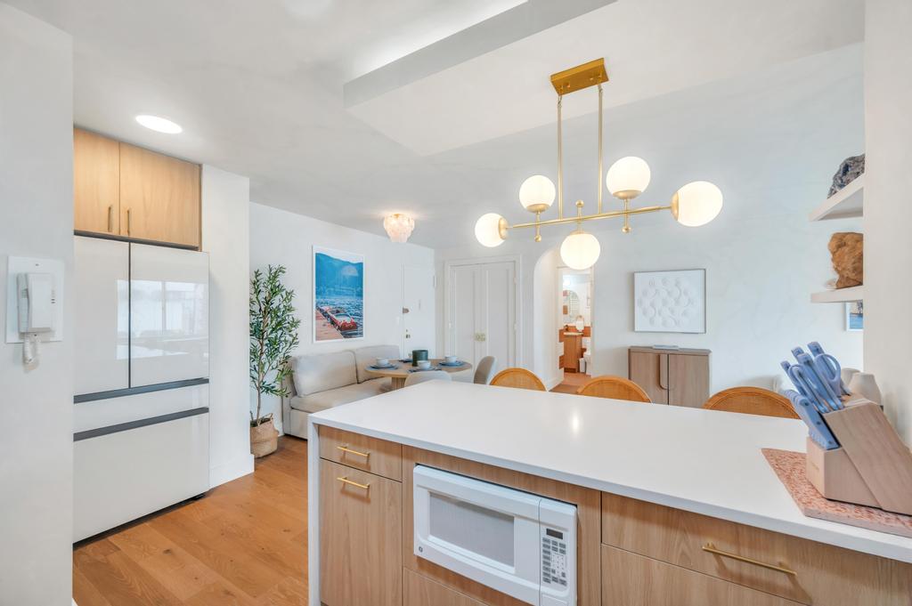 175 West 12th Street, Unit 5E Manhattan, NY 10011 - Photo 6 of 22