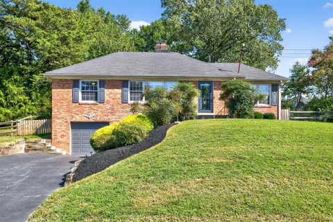 $849,000 | 5305 Remington Drive, Alexandria, VA 22309