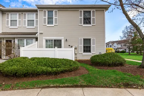 Contact Agent | 3704 Fenwick Lane, Mount Laurel, NJ 08054