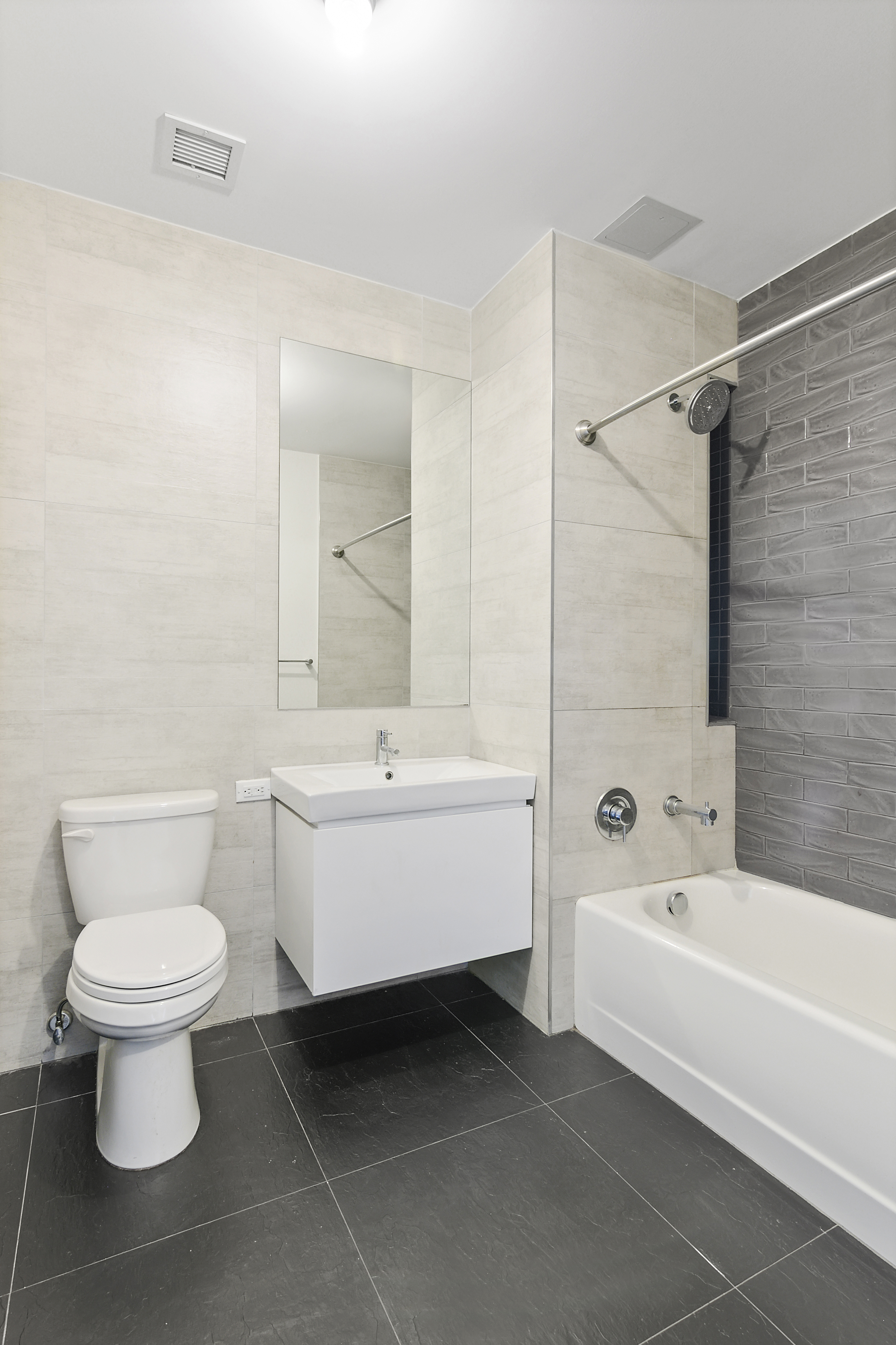 2910 Broadway, Unit 2M Queens, NY 11106 - Photo 4 of 11