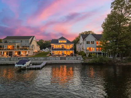 an aerial view of a house with outdoor space and lake view
