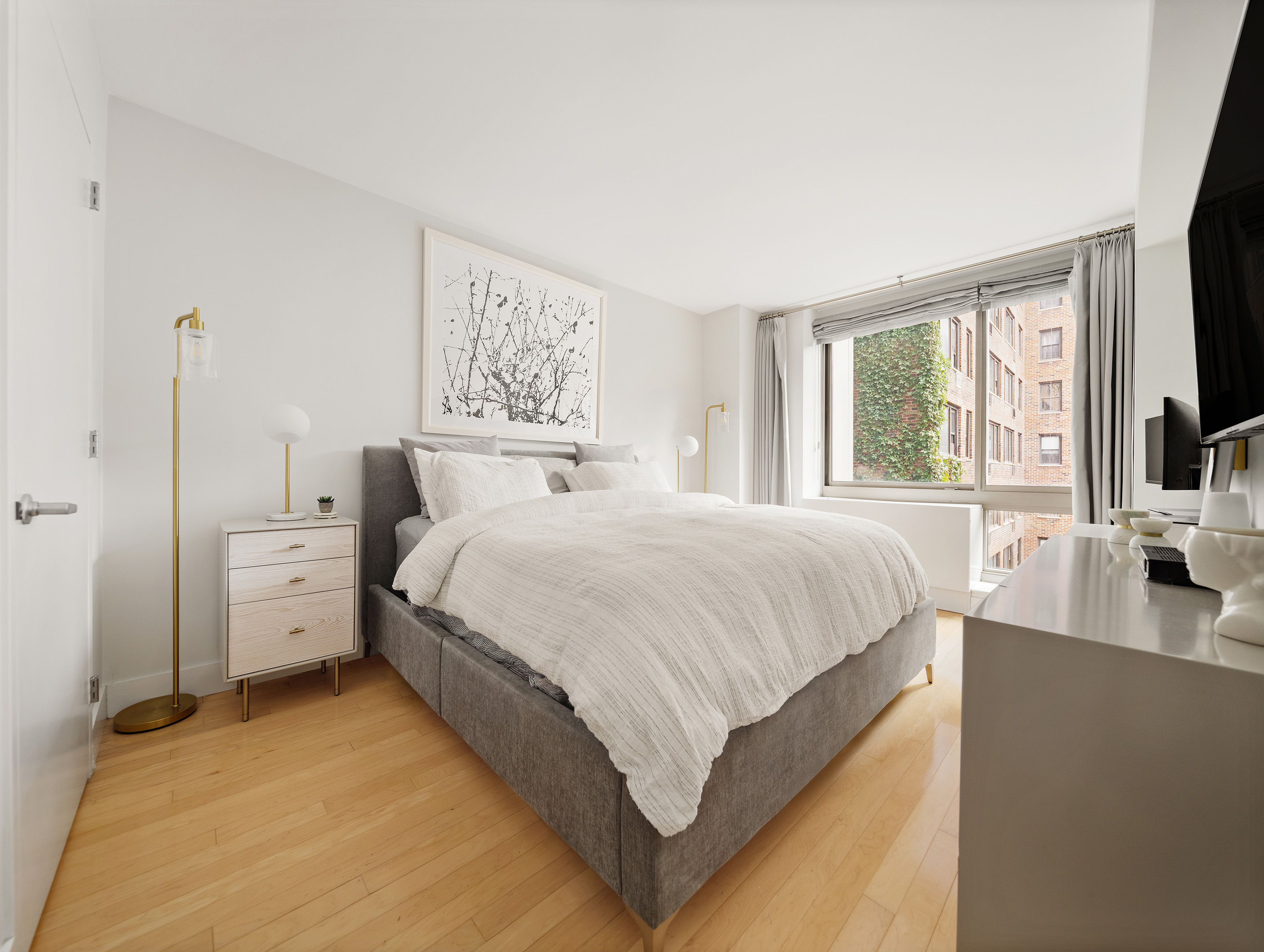 242 East 25th Street, Unit 4A Manhattan, NY 10010 - Photo 4 of 12