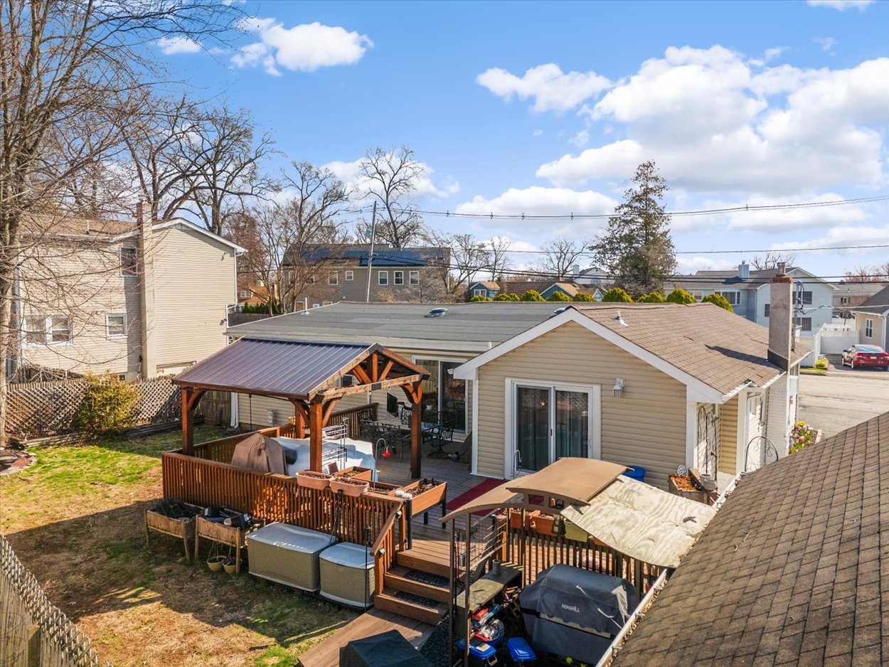 107 Kingston Road Parsippany, NJ 07054 - Photo 32 of 43 a view of a patio with table and chairs and potted plants