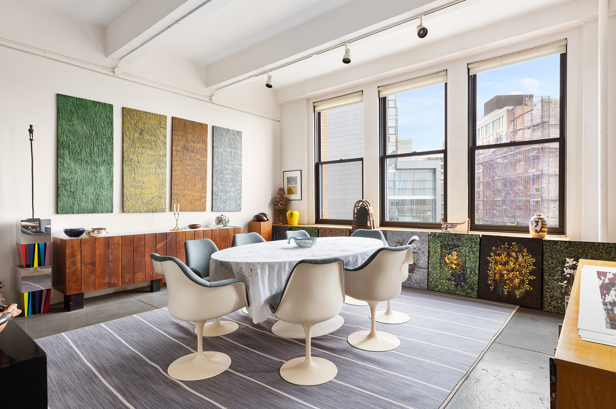 477 Washington Street Manhattan, NY 10013 - Photo 2 of 20 a dining room with wooden floor a glass table and chairs