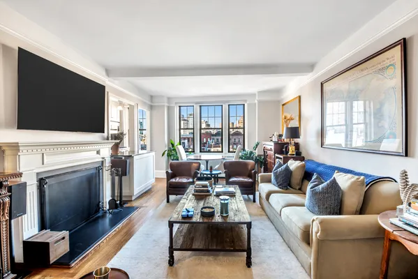 $9,500 | 302 West 12th Street, Unit 6B | West Village