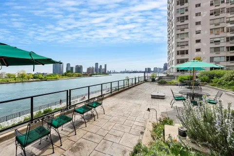 $695,000 | 25 Sutton Place South, Unit 9R | Sutton Place
