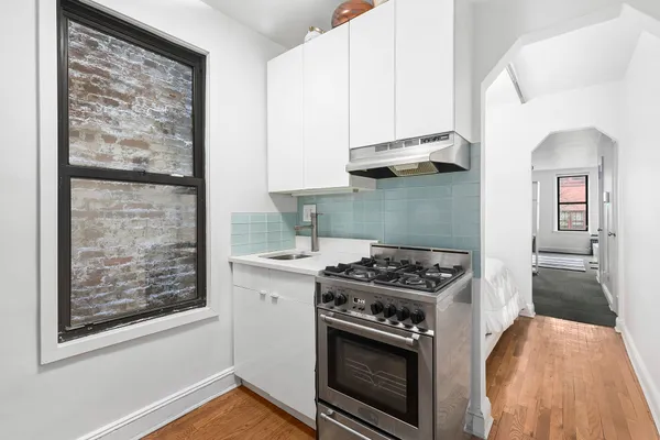 $2,750 | 522 West 50th Street, Unit C1 | Hell's Kitchen