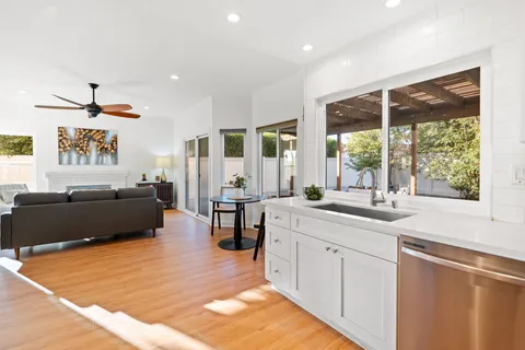 $1,448,000 | 1744 Willowspring Drive North, Encinitas, CA 92024