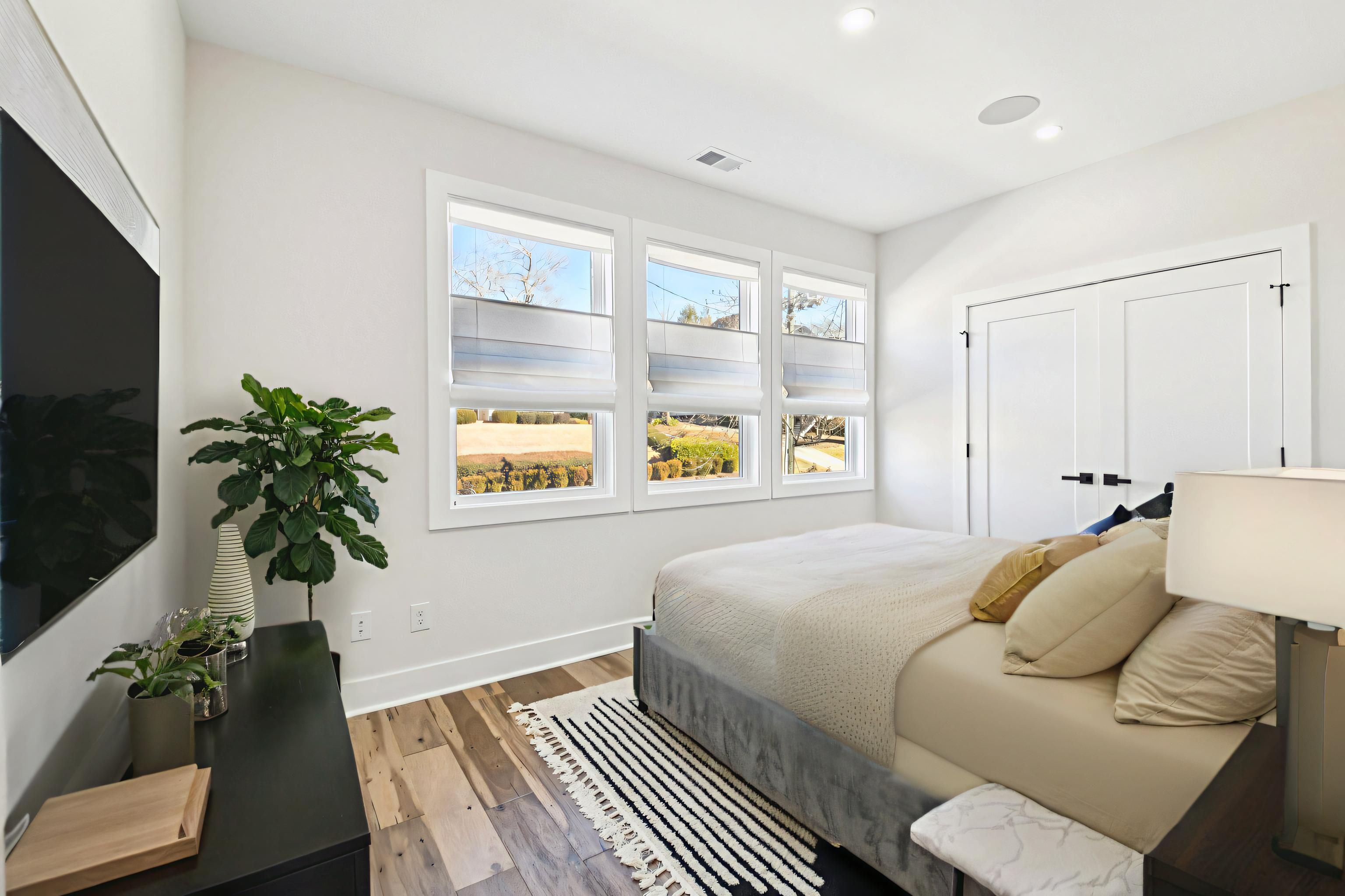 2014 Cambridge Avenue Atlanta, GA 30337 - Photo 15 of 34