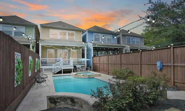 $774,000 | 1330 West 25th Street, Houston, TX 77008