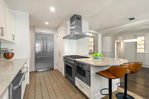 $1,550,000 | 300 West 108th Street, Unit 2C | Upper West Side