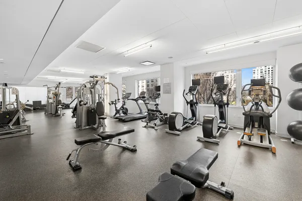 $2,750,000 | 200 West End Avenue, Unit 20A | Upper West Side