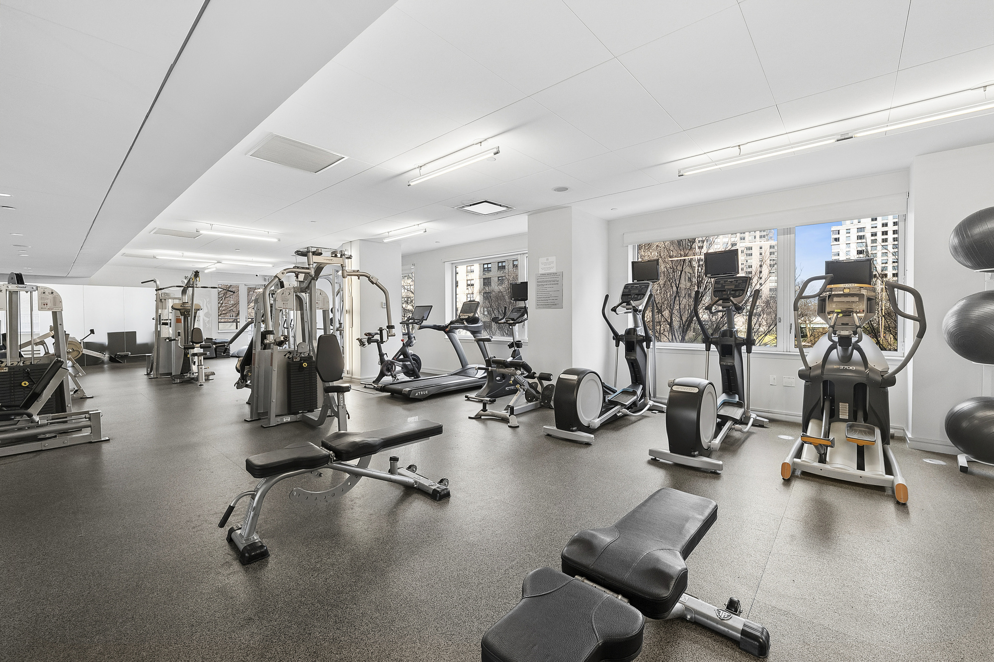 200 West End Avenue, Unit 20A Manhattan, NY 10023 - Photo 6 of 10 a view of a room with gym equipment