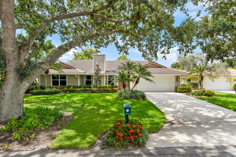 $1,200,000 | 10 Bentwood Road, Palm Beach Gardens, FL 33418