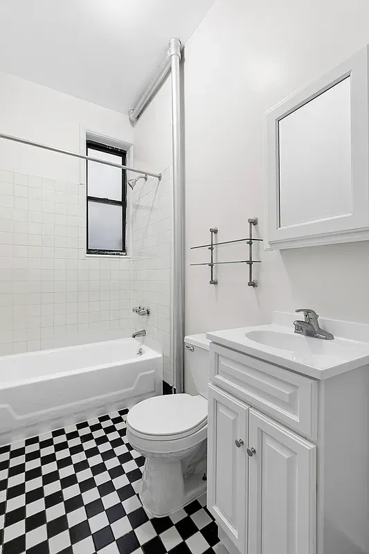 $3,295 | 260 Gates Avenue, Unit 1C | Bedford-Stuyvesant