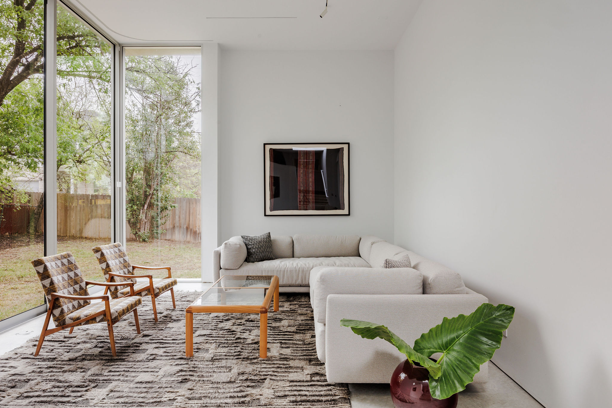 606 West 35th Street Austin, TX 78705 - Photo 19 of 37 a living room with furniture and a large window