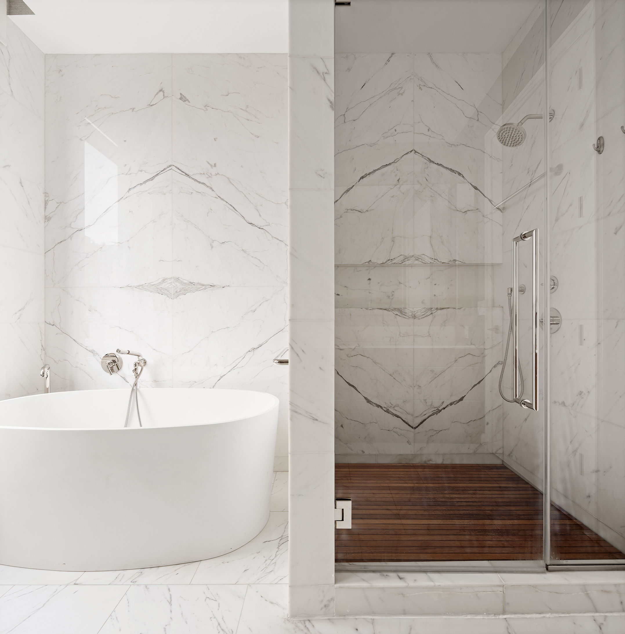 347 Henry Street, Unit 5B Brooklyn, NY 11201 - Photo 10 of 25 a bathroom with a bathtub