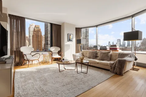 $3,888,000 | 50 United Nations Plaza, Unit 6B | Midtown East