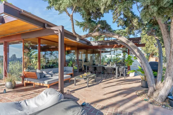$1,999,000 | 17728 Ridgeway Road, Granada Hills, CA 91344