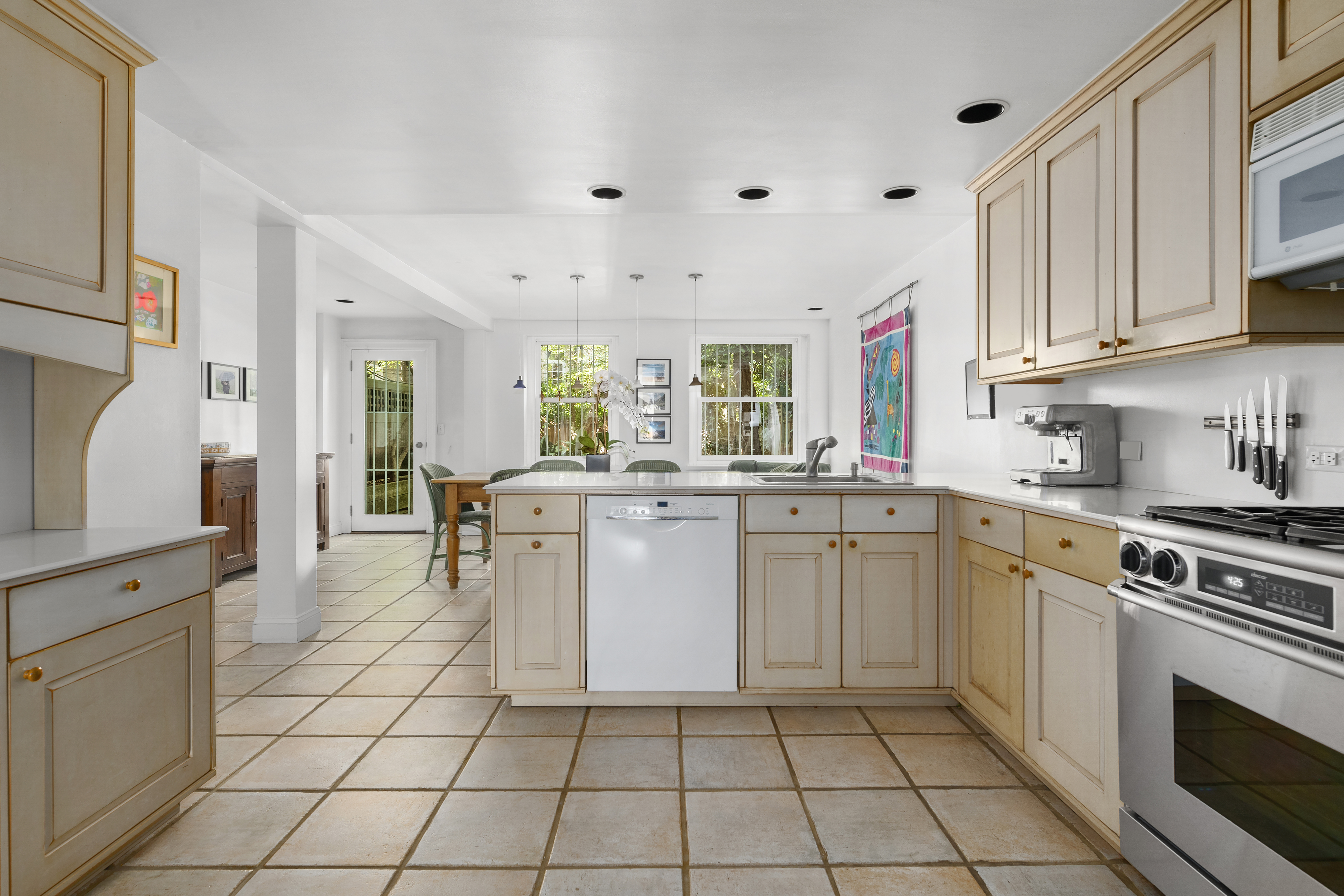 335 East 18th Street Manhattan, NY 10003 - Photo 17 of 21