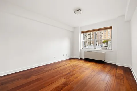 $1,175,000 | 11 5th Avenue, Unit 7S | Greenwich Village