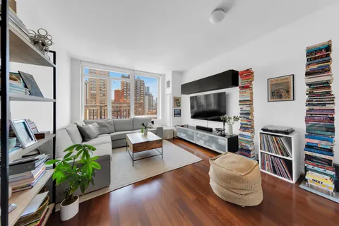 $999,999 | 45 Park Avenue, Unit 1005 | Murray Hill