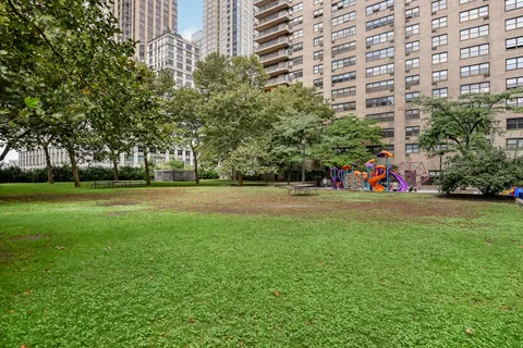 $900,000 | 165 West End Avenue, Unit 28J | Upper West Side