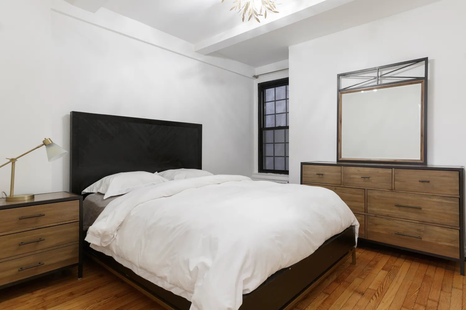 $1,300,000 | 102 East 22nd Street, Unit 4H | Gramercy